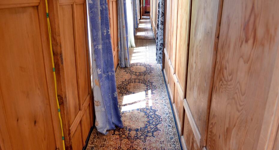 Gulfaam Houseboat, Srinagar 3